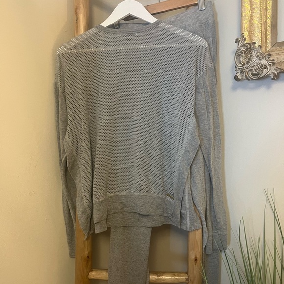 Alala Gray Activewear Top and Pants set Women’s Size Small - Picture 2 of 9